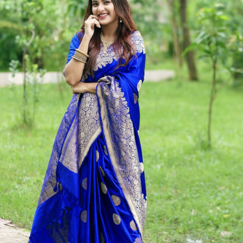 traditional womens clothing from Bangladesh 