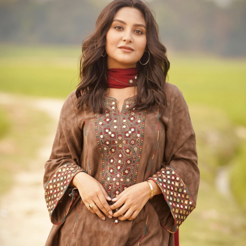 traditional womens clothing from Bangladesh 
