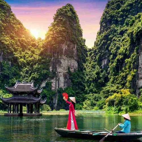 Trang An Boat Trip in Ninh Binh - Đi thuyền ở Tràng An, Ninh Bình