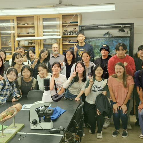 A visit to the UNI Biology Department, meeting new creatures! 